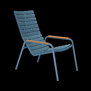 Houe - ReCLIPS Lounge chair - Sky blue. Armrest i bambus