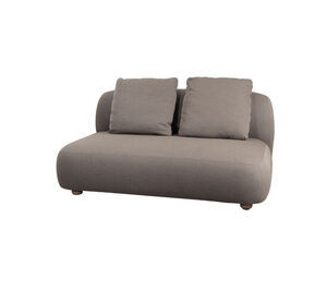 Taupe 2-personers sofa med moderne design og ryghynder, afrundede sæder og usynlige ben.