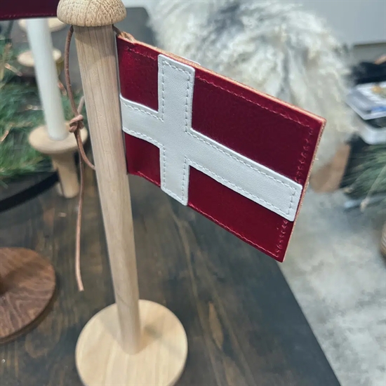 Nordic By Hand - Snoren - Bordflag i lys eg - H40