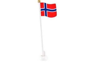 Norsk flag på flagstang med rød baggrund, blå kors med hvid kant, guldfarvet knop på toppen.