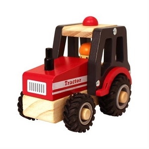 Rød trætraktor med gummihjul og førerfigur, ordet "Tractor" på siden.