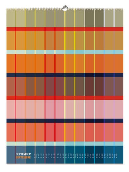 Plakatkalender for september 2024 med farvede striber og spiralbinding. Dage vises nederst.