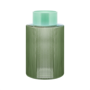 Grøn vase med lodrette riller og en glat, lys grøn top. Elegant og moderne design.